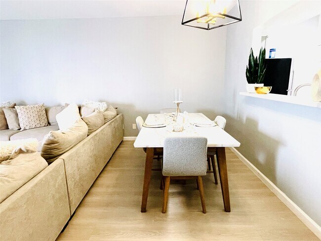 Foto del edificio - 7284 Regency Square Ct