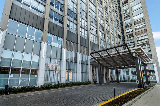 Foto del edificio - 655 W Irving Park Rd