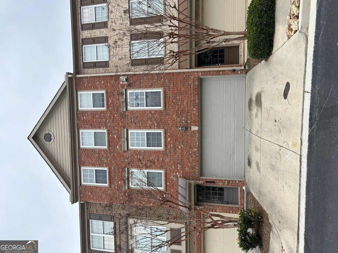Primary Photo - 3243 Greenwood Oak Dr