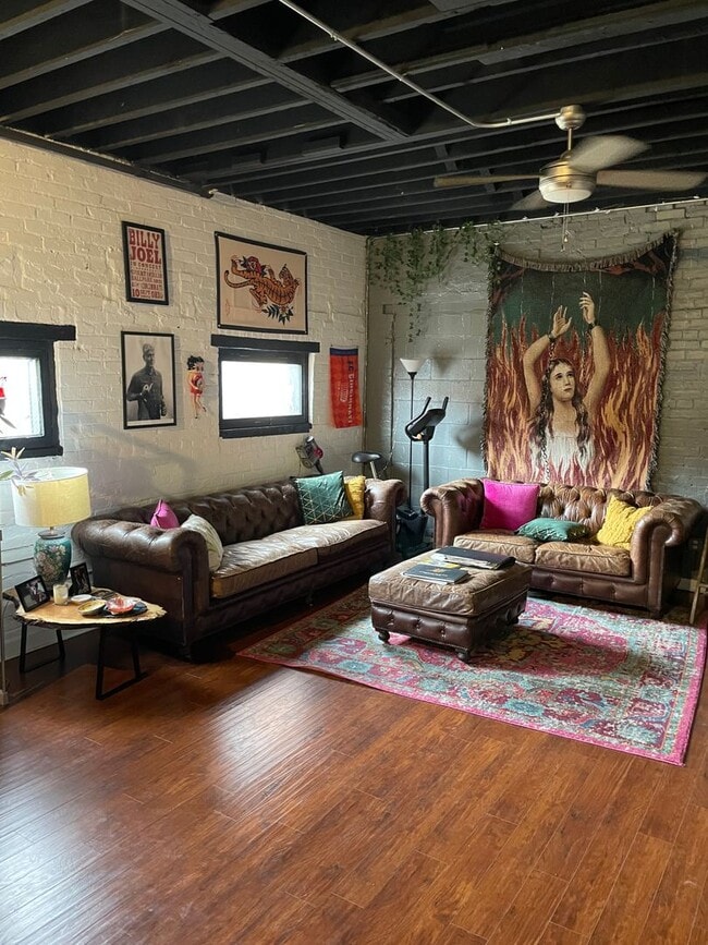 Building Photo - Historic Pike Star Loft