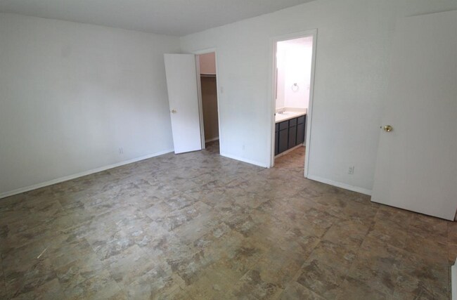 Building Photo - 6800 Trendal Ln