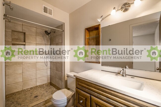 Foto del edificio - 14104 Turner Pl NE