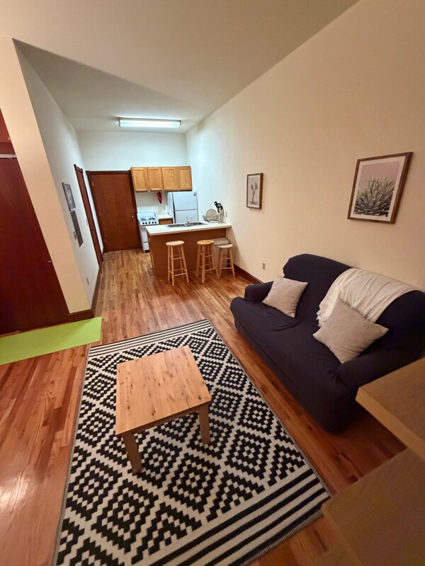 Foto del edificio - 402 W Dayton St