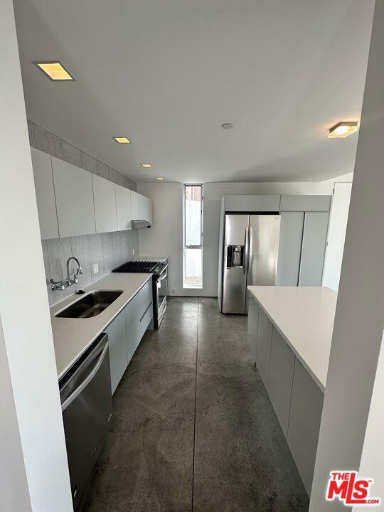 Building Photo - 825 Kodak Dr