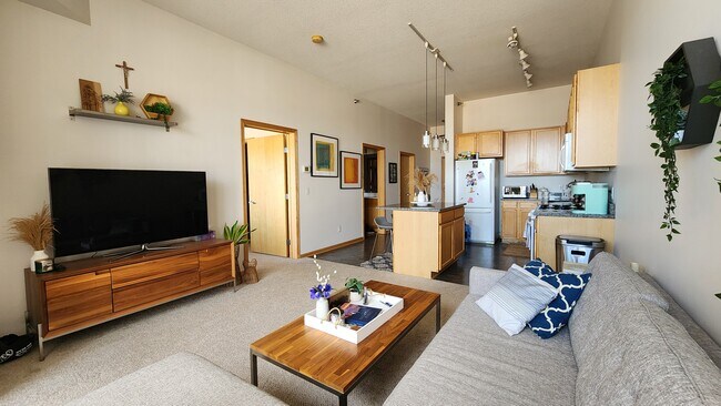 Building Photo - 2650 University Ave W