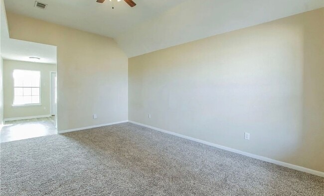 Building Photo - AVAILABLE NOW! - 2 WEEKS FREE (SECTION 8 A...