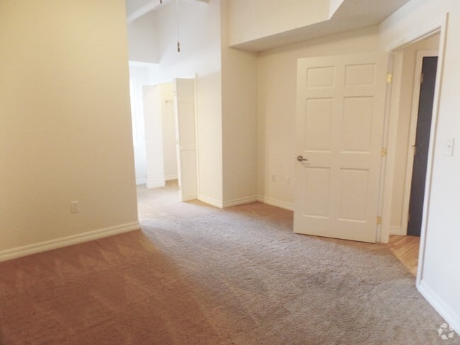 Building Photo - Gallery 3450