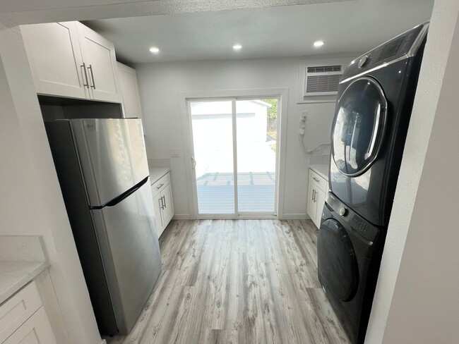 Foto del edificio - Completely Remodeled 2 Bed 1 Bath Charming...