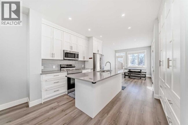 Photo du bâtiment - 2435 Riverstone Rd SE