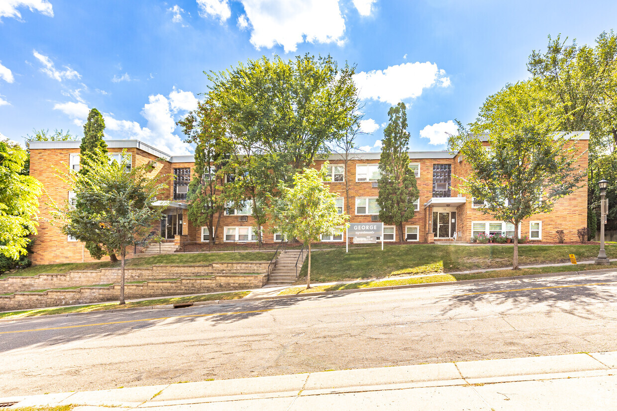 Primary Photo - George & Stevens Apartments