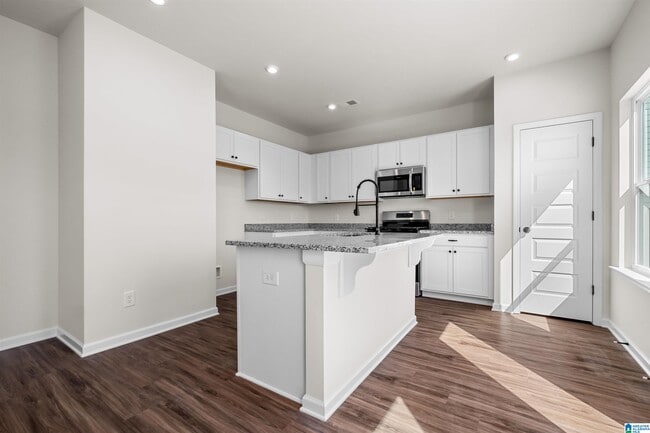 Building Photo - 608 Pine Valley Trl