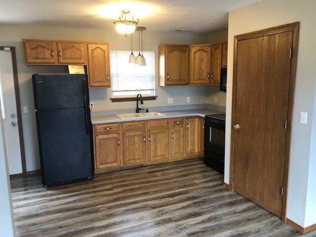 Foto del edificio - 2214 Cedar Grove Dr