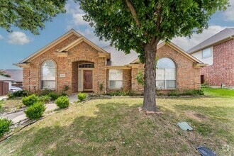 Building Photo - 2832 Bluffview Dr