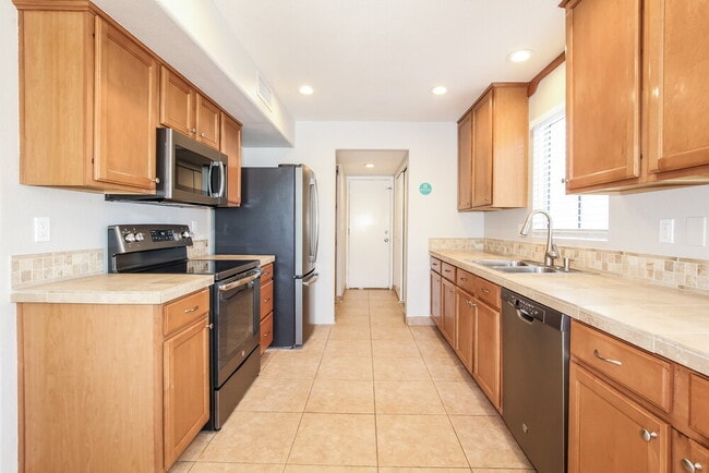 Building Photo - 536 E Marco Polo Rd