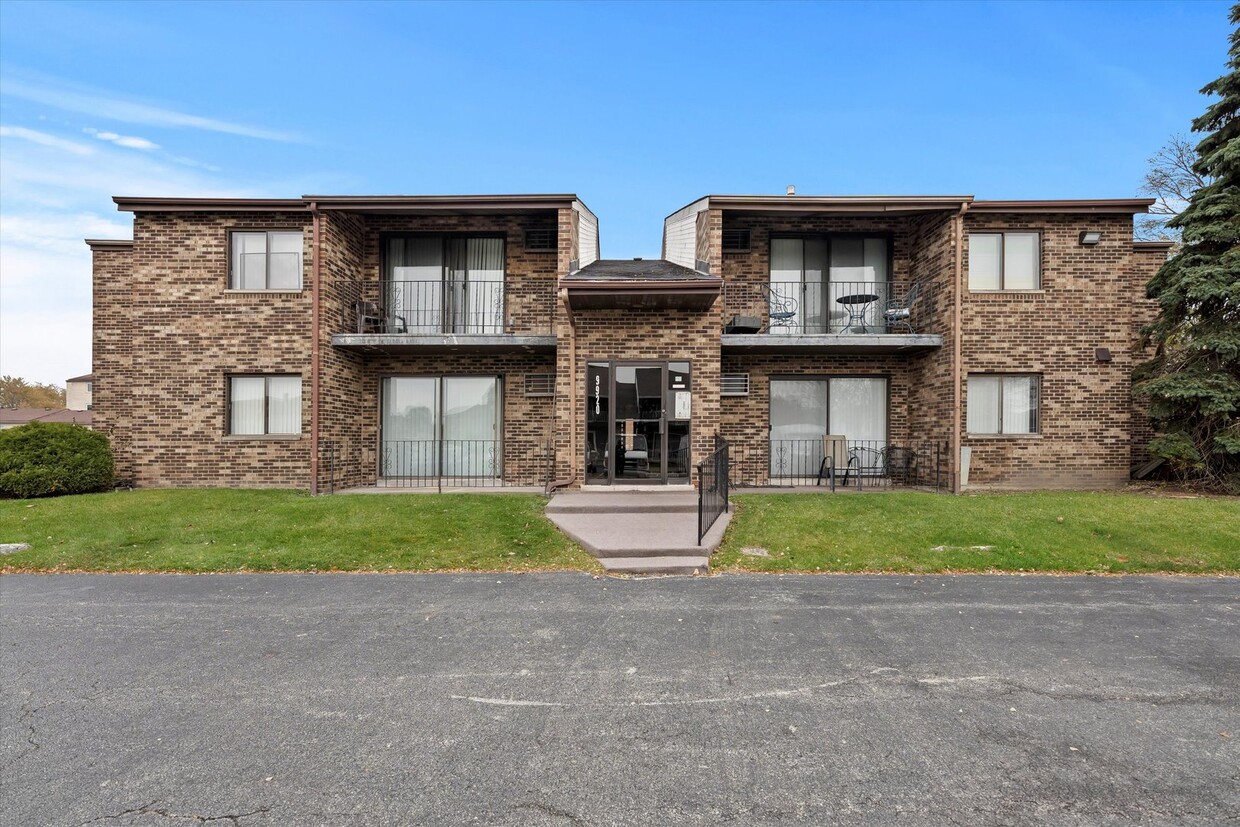 9920 W 153rd St Unit 2C, Orland Park, IL 60462 Condo for Rent in