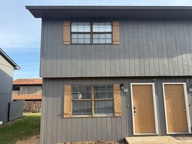 Foto del edificio - 2 Bedroom 1.5 Bathroom Apartment in Johnso...