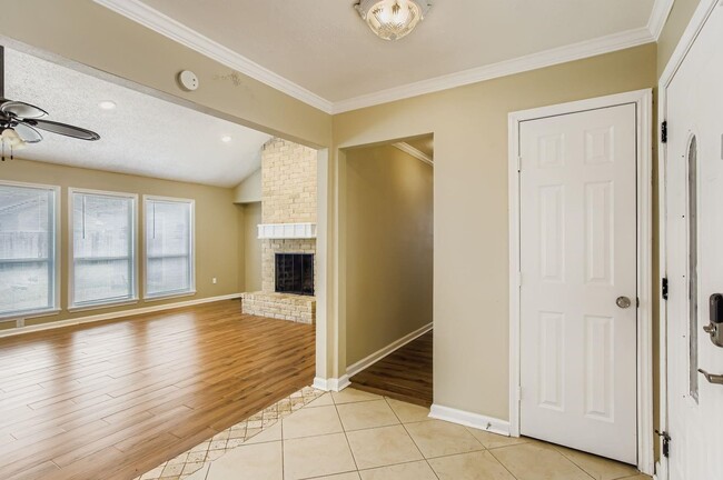 Building Photo - 15710 Sandy Hill Dr