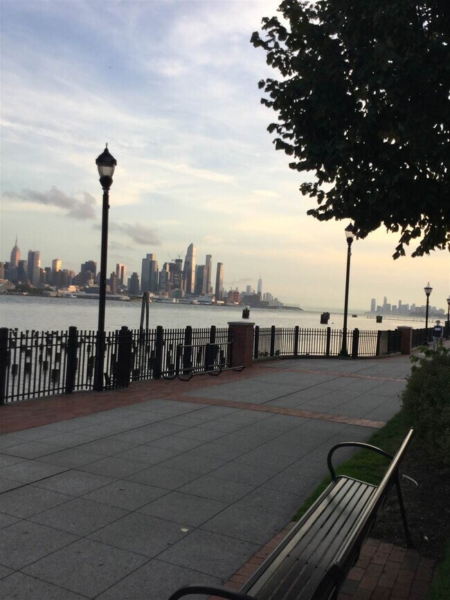 412 Newburgh Ct, West New York, NJ 07093 Condo for Rent in West New