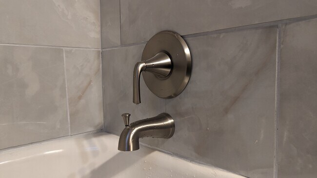 Foto del edificio - 5042 Mardel Ave