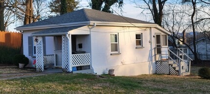 Building Photo - 1027 Halliahurst Ave