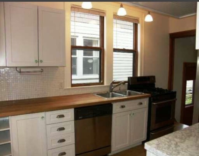 Building Photo - 208 Koch Ave