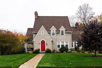 Building Photo - 63 Van Buren Ave