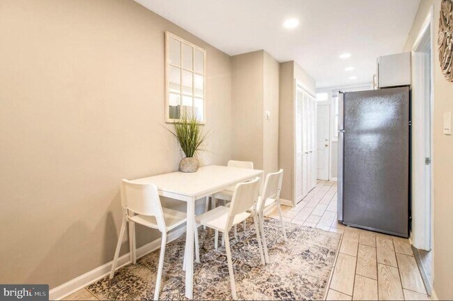 Foto del edificio - 1149 Summit St NE