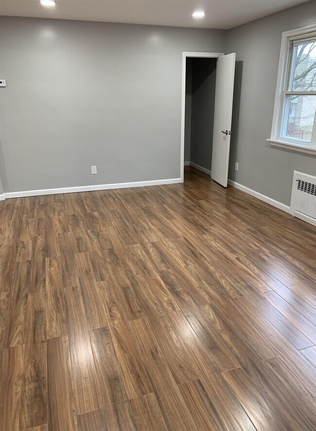 Foto del edificio - 216 Custer Ave