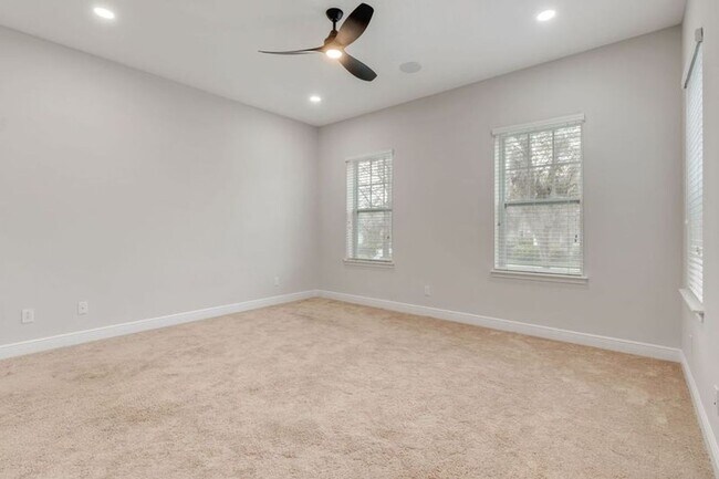 Building Photo - Beautifully Updated 5-Bed, 3-Bath Home for...