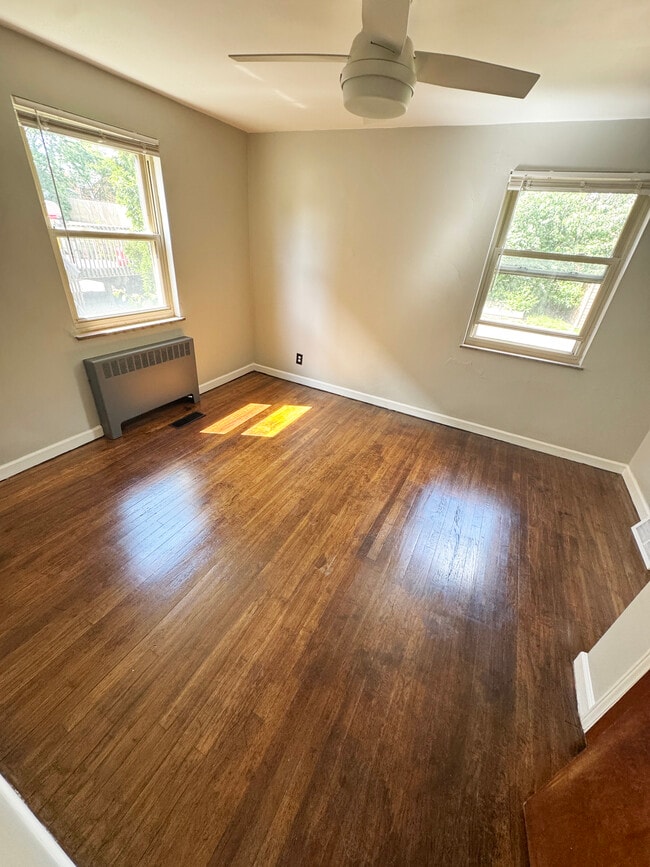 Building Photo - 4216 Applegate Ave