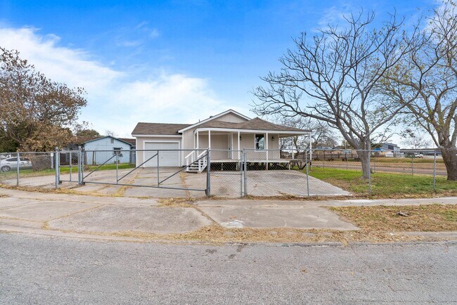 Foto del edificio - 3 Bedroom 1 Bath Remodeled Home