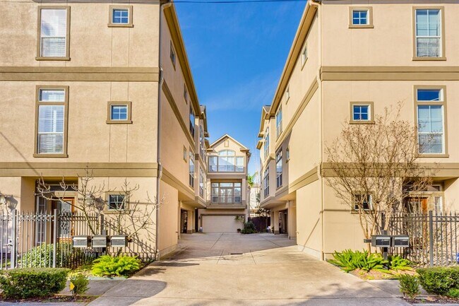 Building Photo - 915 Asbury St