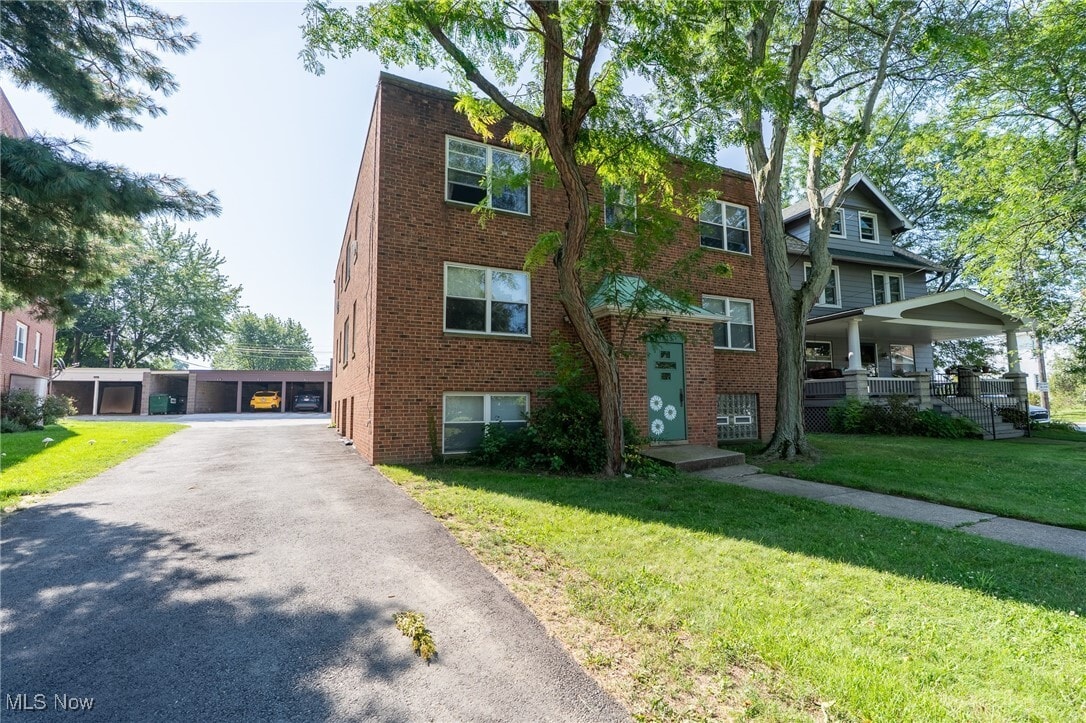 Primary Photo - 1335 Mathews Ave