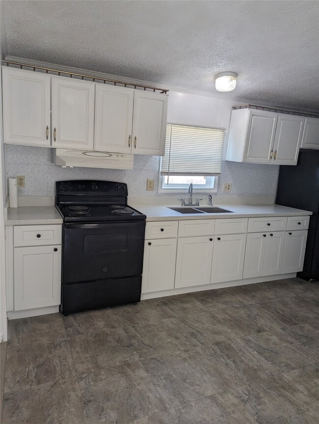 Building Photo - 10014 Cedar Landing Dr Building Photo - 10014 Cedar Landing Dr