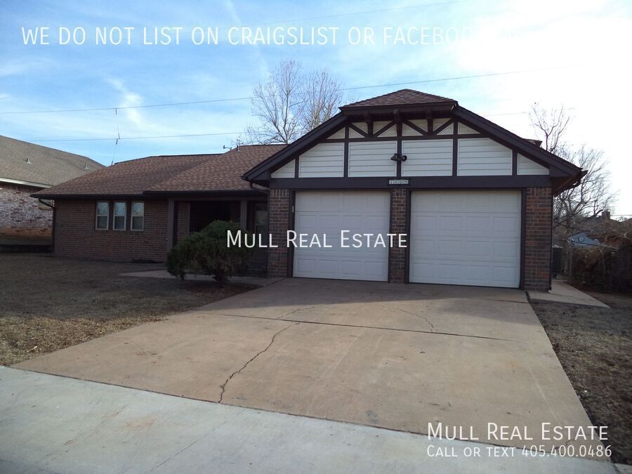 Foto principal - 3 bed 2 bath home in NW OKC Camelot Neighb...