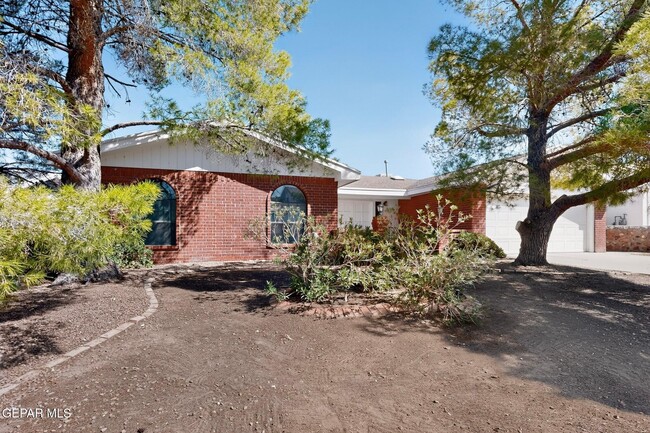Building Photo - 7419 Mission Viejo Dr