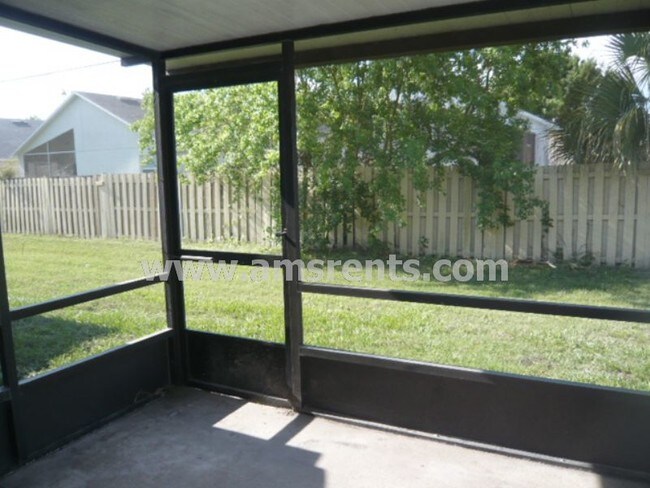 Building Photo - 3/2 Villa For Rent In Silver Park ~ Cerami...