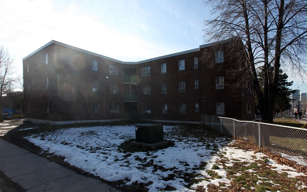 Building Photo - 407 Gerrard St E