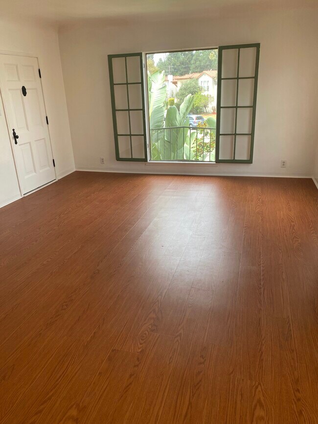 Building Photo - 4136 Sutro Ave