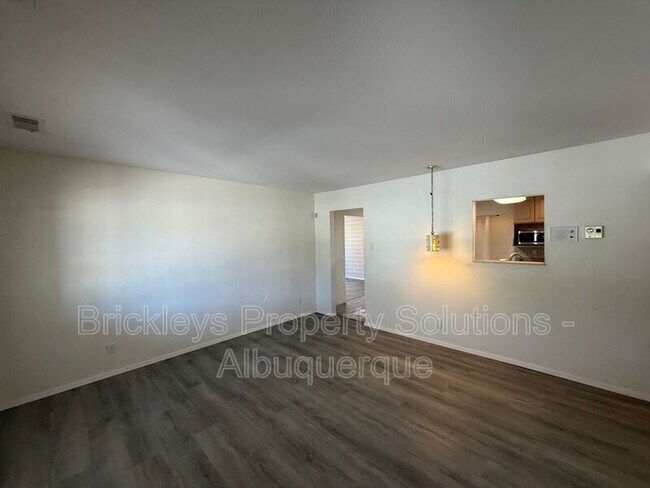 Foto del edificio - 337 Glorieta St NE