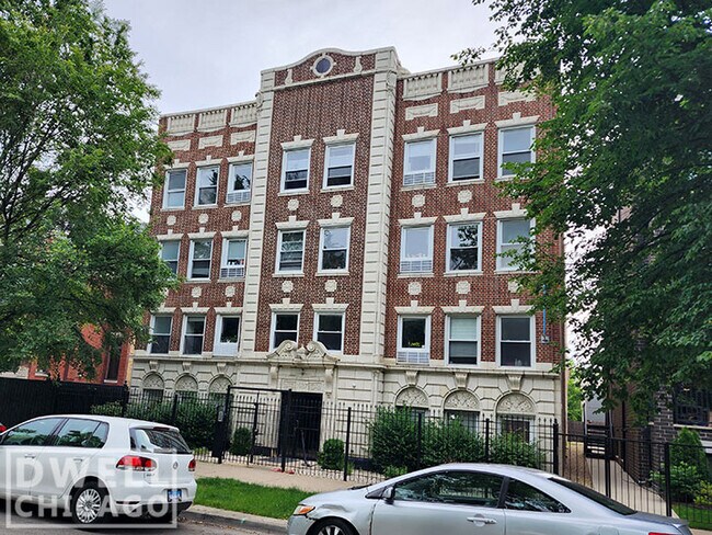 Foto del edificio - 1621 N Humboldt Blvd