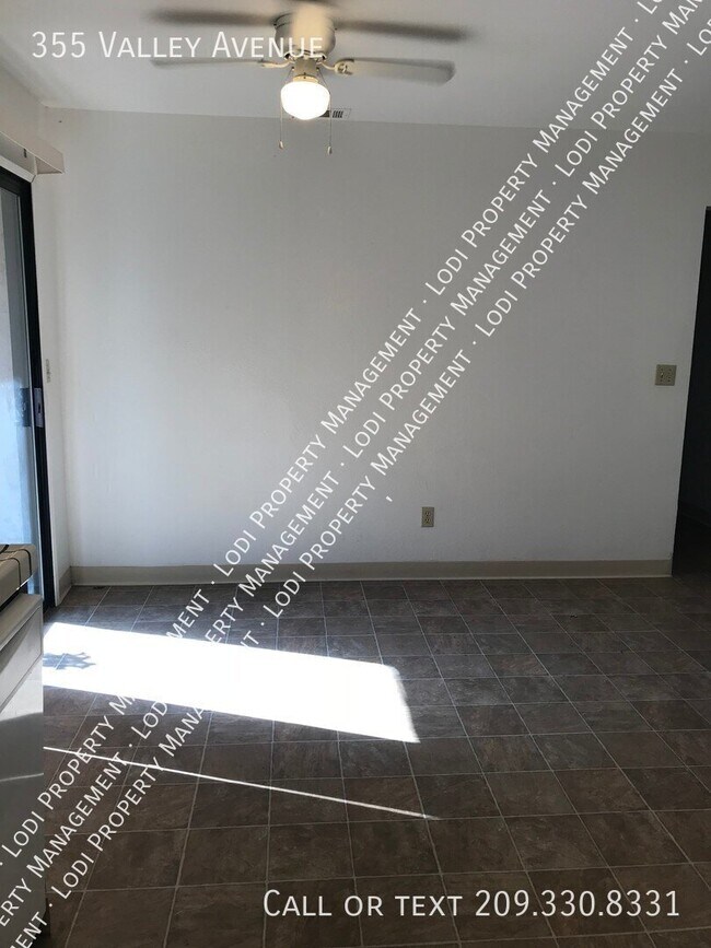 Building Photo - 355 Valley Ave