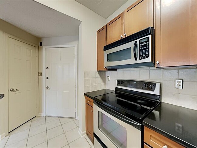 Building Photo - 1250 Parkwood Cir SE