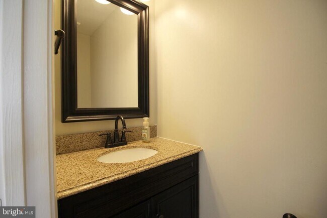 Foto del edificio - 7831 Gum Springs Village Dr