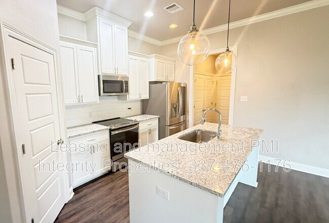 Building Photo - 8103 Stonelake Cir Ave E