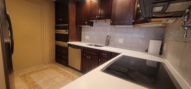 Building Photo - Get a $500 rebate on this Underpriced Luxu...