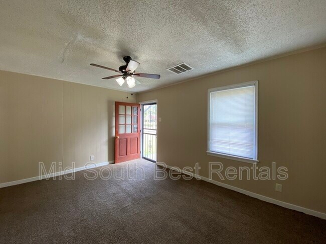 Building Photo - 1679 Lapaloma St