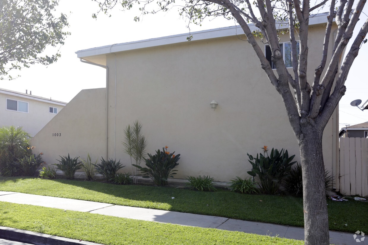 Building Photo - 1003 Mission Rd