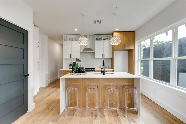 Foto del edificio - 804 NW 23rd St