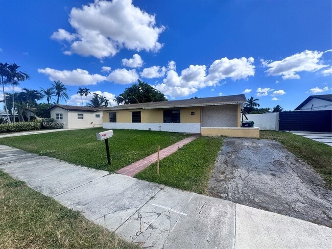 Building Photo - 2715 SW 119th Ct